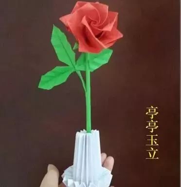 「手工乐趣」｜超简单的折纸玫瑰花步骤图解